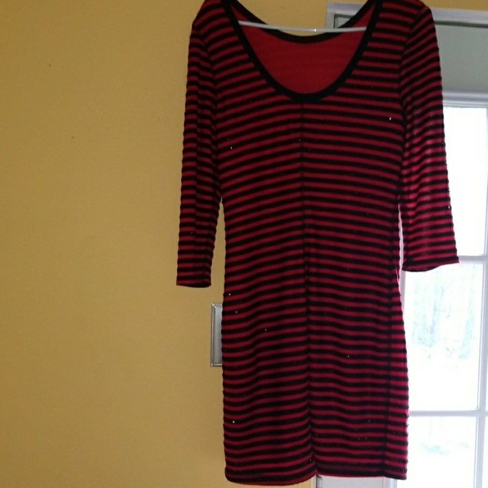 Dress - Picture 3 of 4